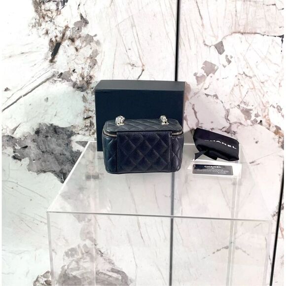 Chanel Women Pre-Loved Bag Very Good Condition - Picture 2 of 9